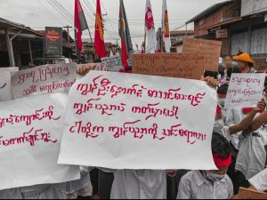 ဖားကန့်မြို့နယ် ဆိုင်းတောင်(ဆိပ်မူ)ကျေးရွာမှ ပြည်သူများ၏ စစ်ကျွန်ပညာရေး စနစ်အလိုမရှိကြောင်း လူထုသပိတ်
