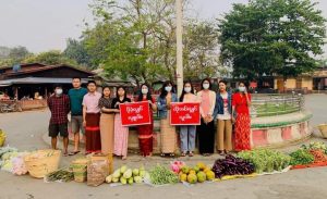 မိုးညှင်းမြို့မှ လူငယ်​များ စု​ပေါင်းကာ လိုရင်ယူ၊ ပိုရင်လှူ ခေါင်းစဥ်ဖြင့် စား​သောက်ကုန်များကို လှူဒါန်