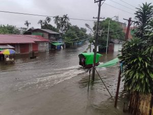 မိုးသည်းထန်စွာ‌ရွာသွန်းမှုကြောင့် မြစ်ကြီးနားမြို့ ရမ်ပူရပ်ကွက်ရှိနေရာ အချို့တွင် ရေဝပ်နေ